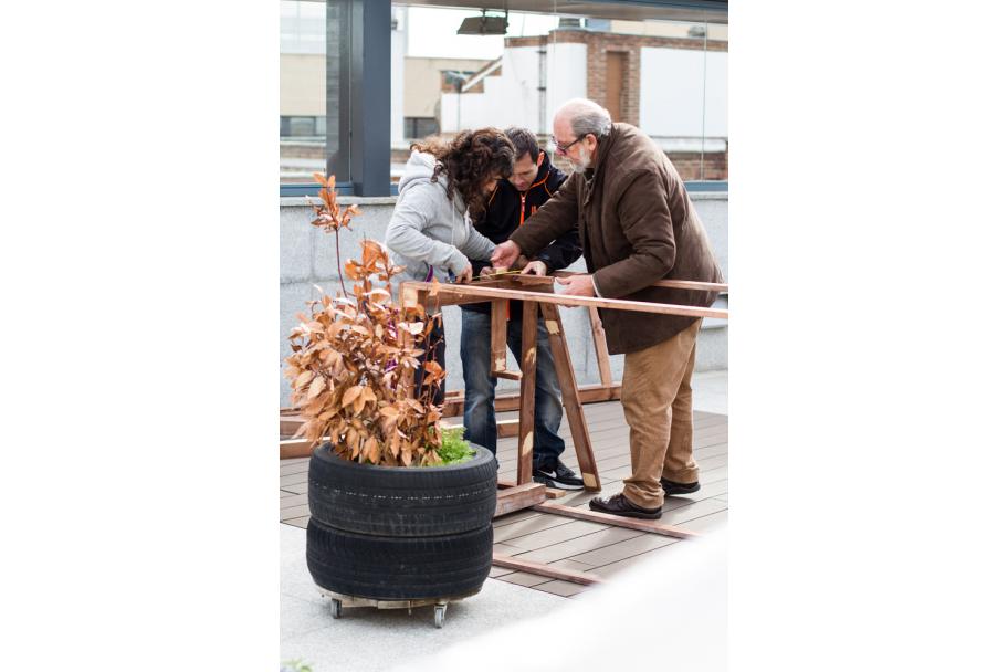 Taller de huerto en la terraza del CA2M, 2017. fotografía: María Eugenia Serrano Díez