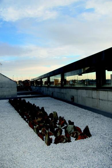 Imagen principal de la obra Standing Stone Line