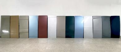 Main image of the artwork Villaverde (1971-2007). Lorelei gold Met, Beige gold, Bright Gold, Piaggio Celeste Pearl Met, Rouge Oalisir, Titane, Beige Sahara, Emerald Crystal Metalizado, bleu de Provence Metalizado, Nacre Metalizado, Grilybe, Dark Silvergrau Met, Bleu Montenegro Nac